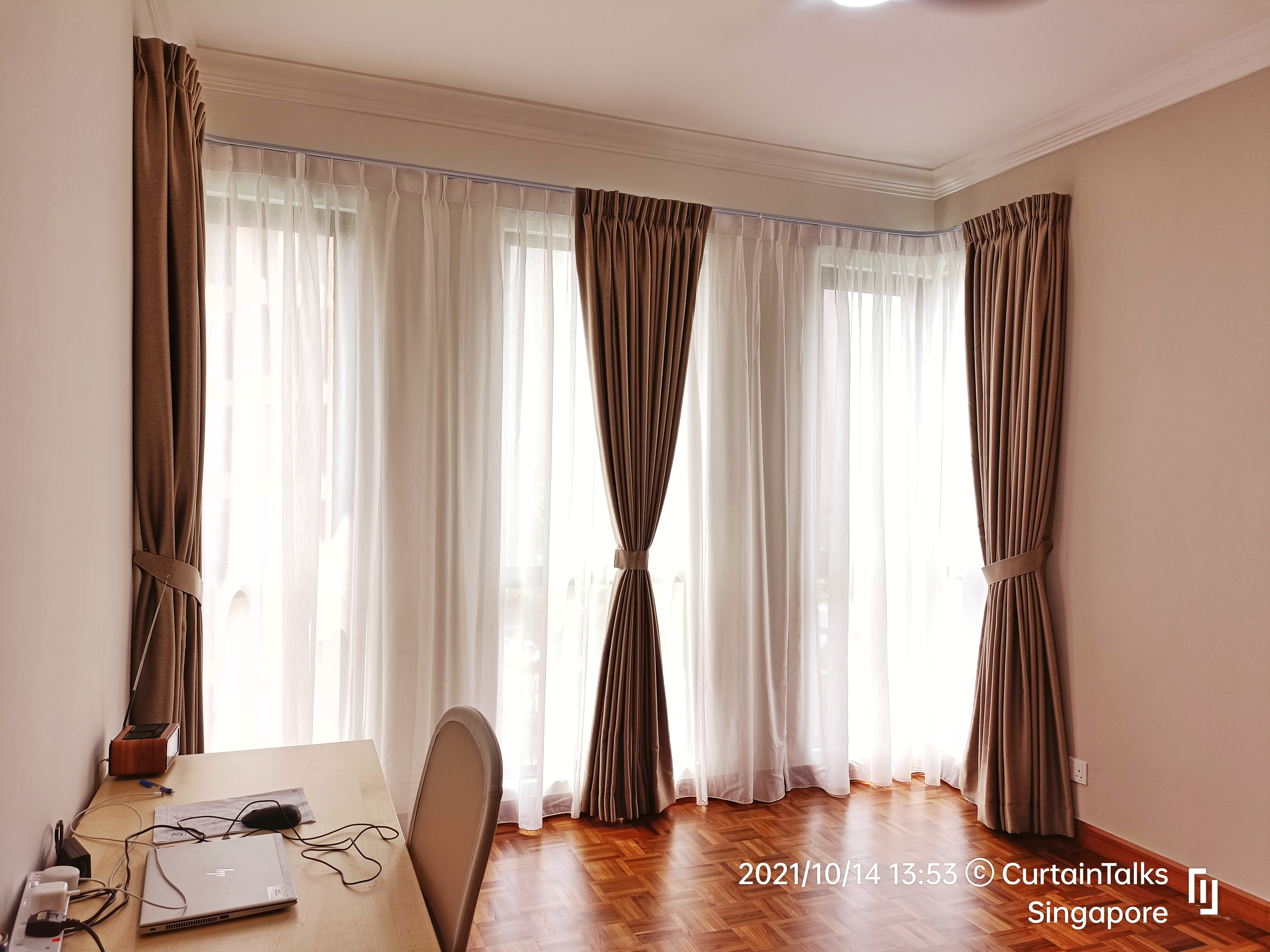 This is a Picture of Day and night curtain at 5 Pemimpin Dr, Singapore 5761495. White sheer,beige color night curtain